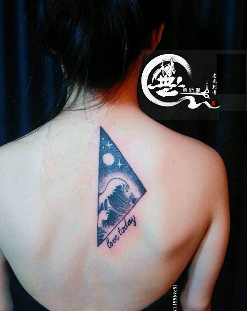 欧美风格纹身图片_背部欧美几何成品纹身图案