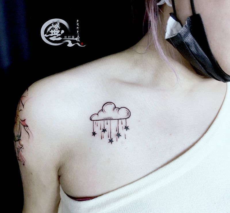 云雨纹身图片_胸部纹身图案