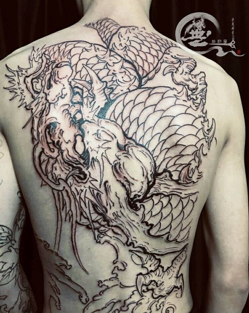 传统大龙纹身图片_背部新传统纹身图案