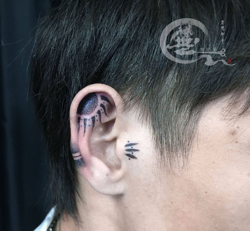 耳朵纹身纹身图片_耳朵纹身图案