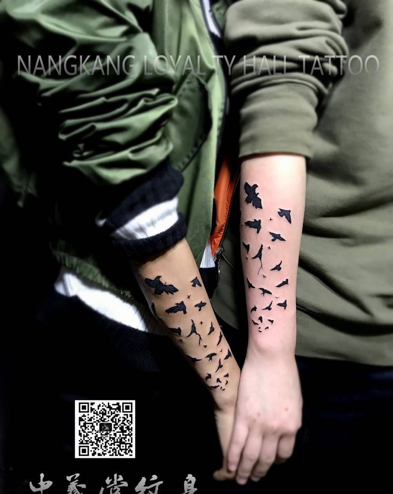 情侣纹身纹身图片_手臂成品传统植物纹身图案