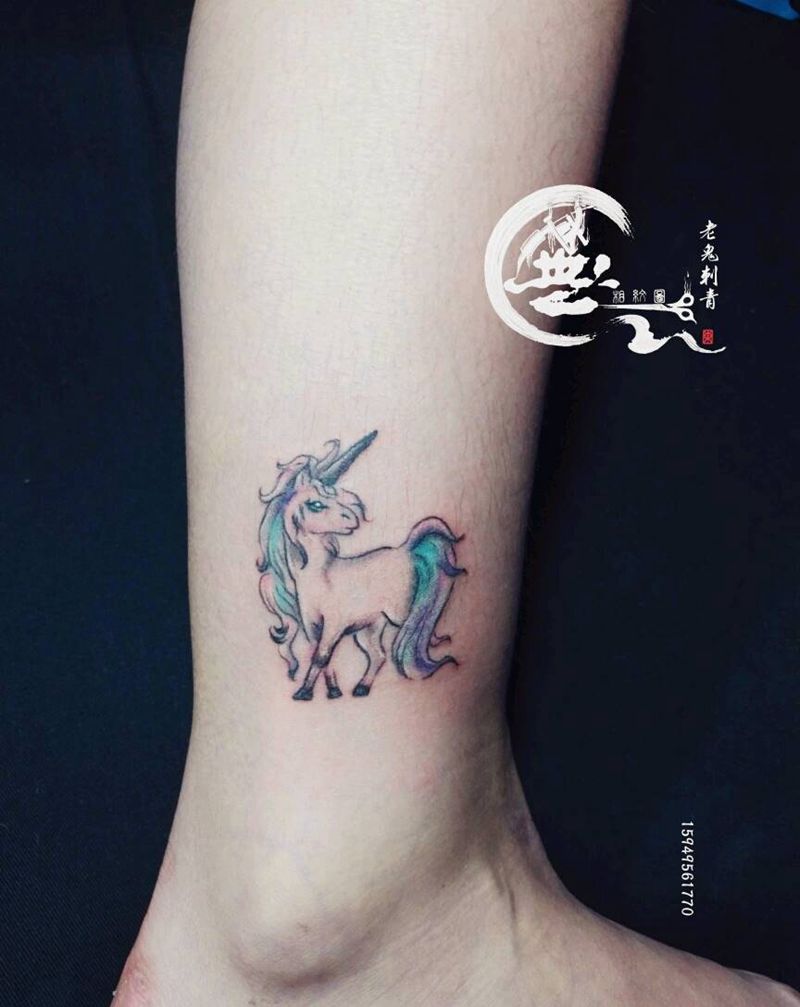 独角兽纹身图片_脚部欧美纹身图案