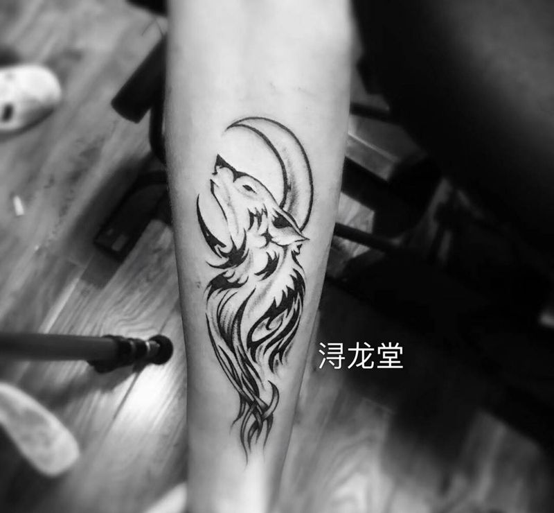 狼纹身图片_手臂动物纹身图案