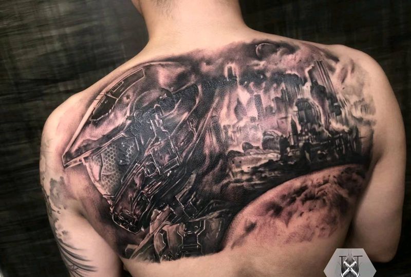 光环纹身图片_背部欧美写实纹身图案