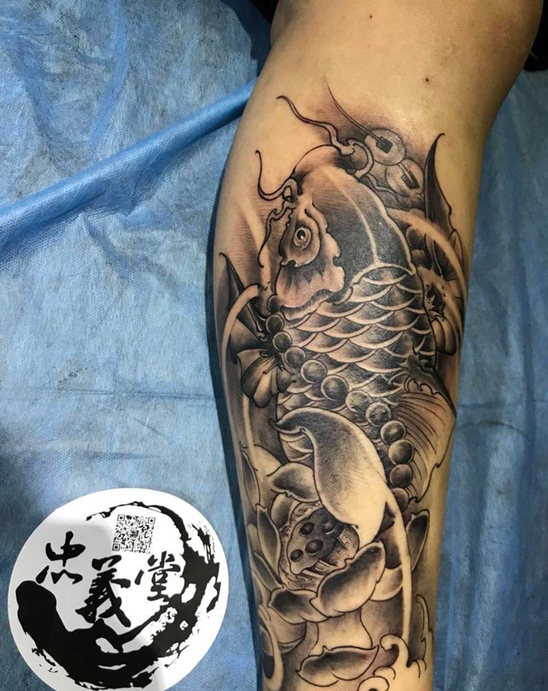 鲤鱼纹身图片_腿部新传统纹身图案