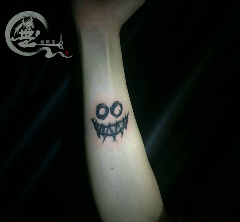 笑脸纹身图片_手臂暗黑系纹身图案