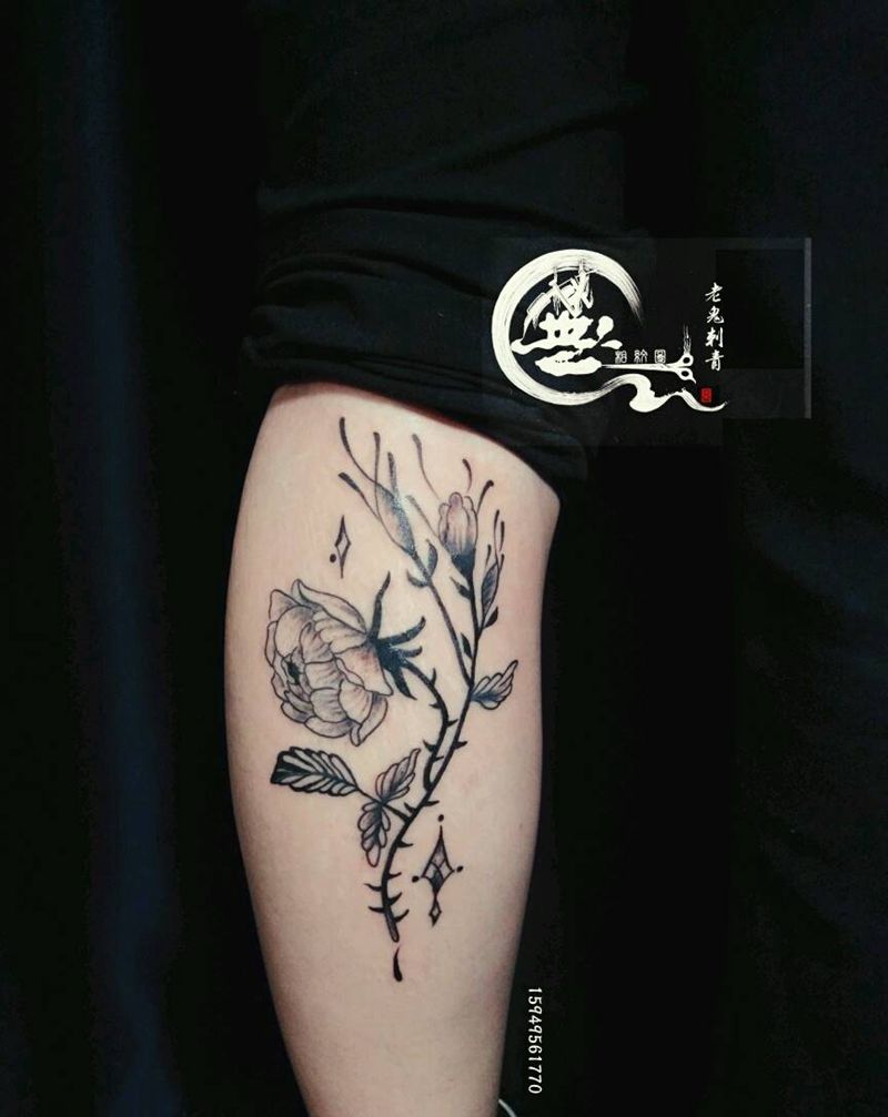 素花纹身图片_脚部欧美花卉成品纹身图案