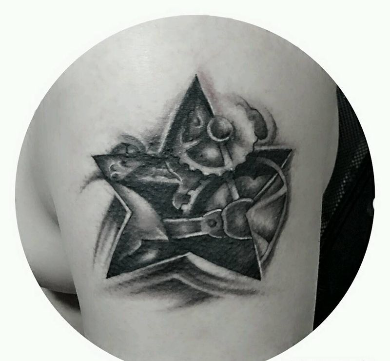 机械五角星纹身图片