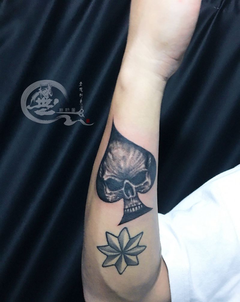 黑桃纹身图片_手臂纹身图案