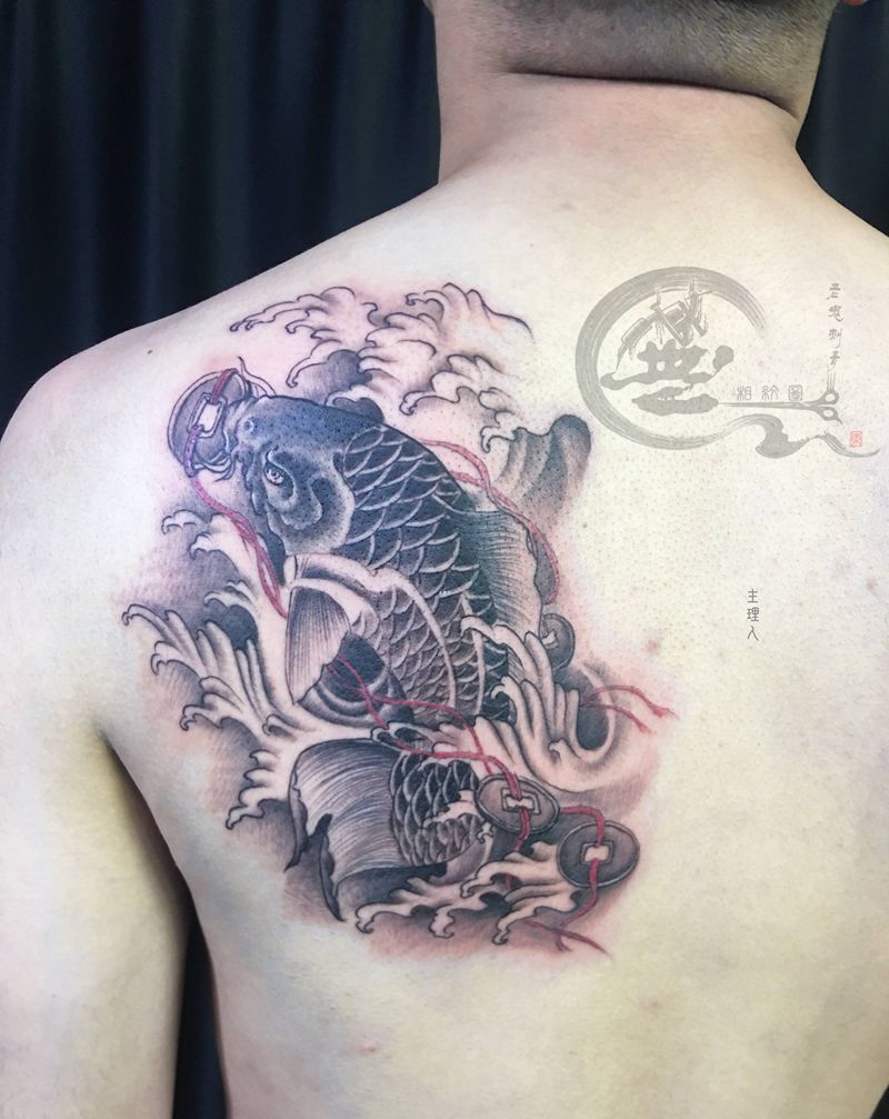 鲤鱼纹身图片_肩部传统纹身图案
