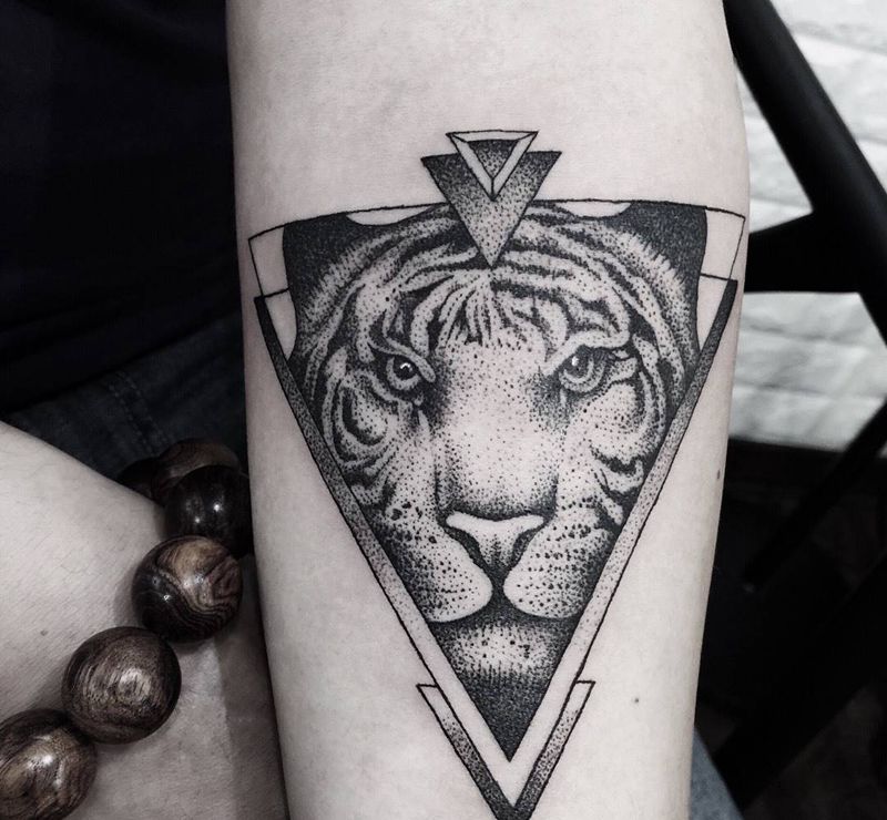 点刺老虎纹身图片