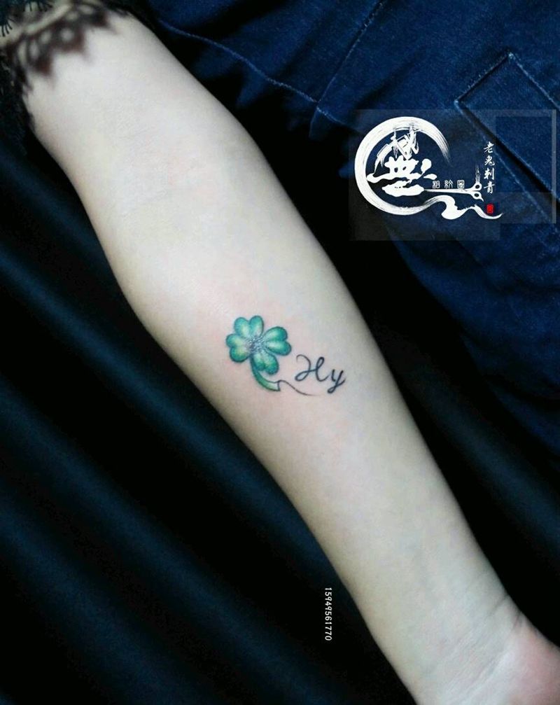 四叶草纹身图片_手臂清新成品纹身图案