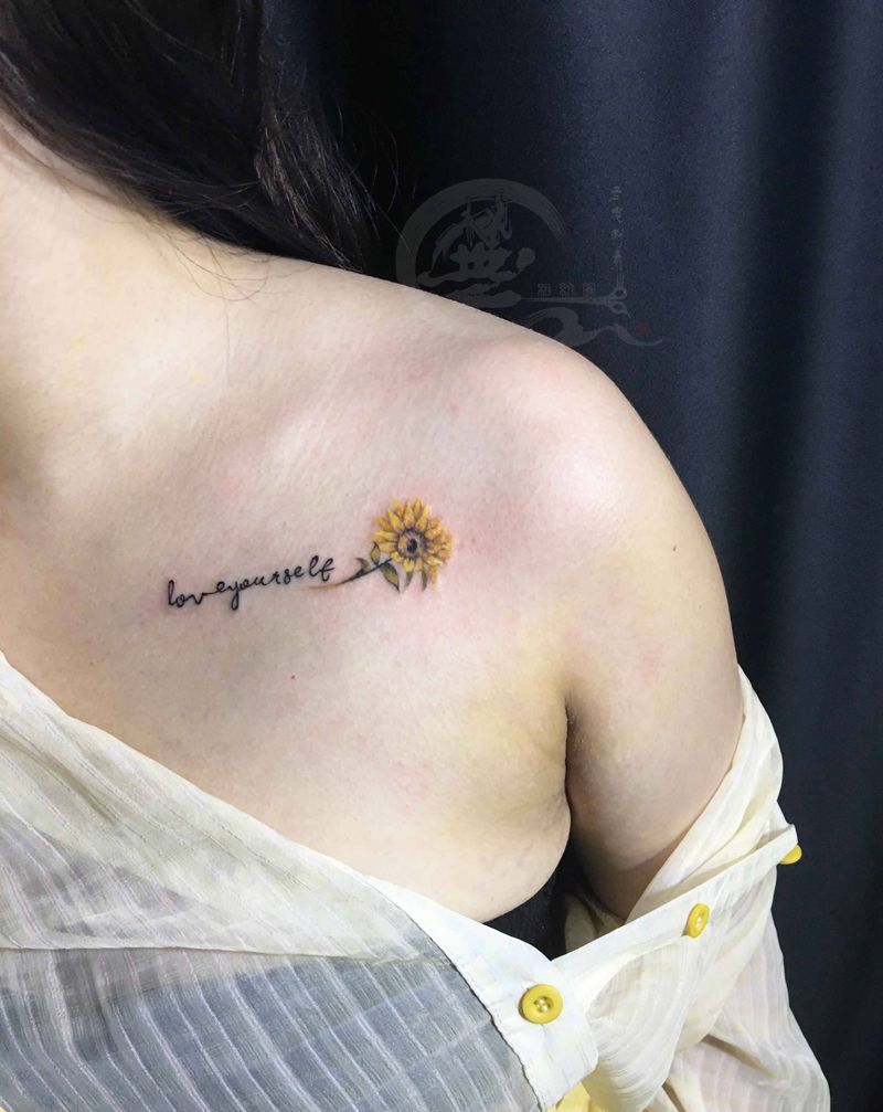 锁骨太阳花纹身图片_肩部纹身图案