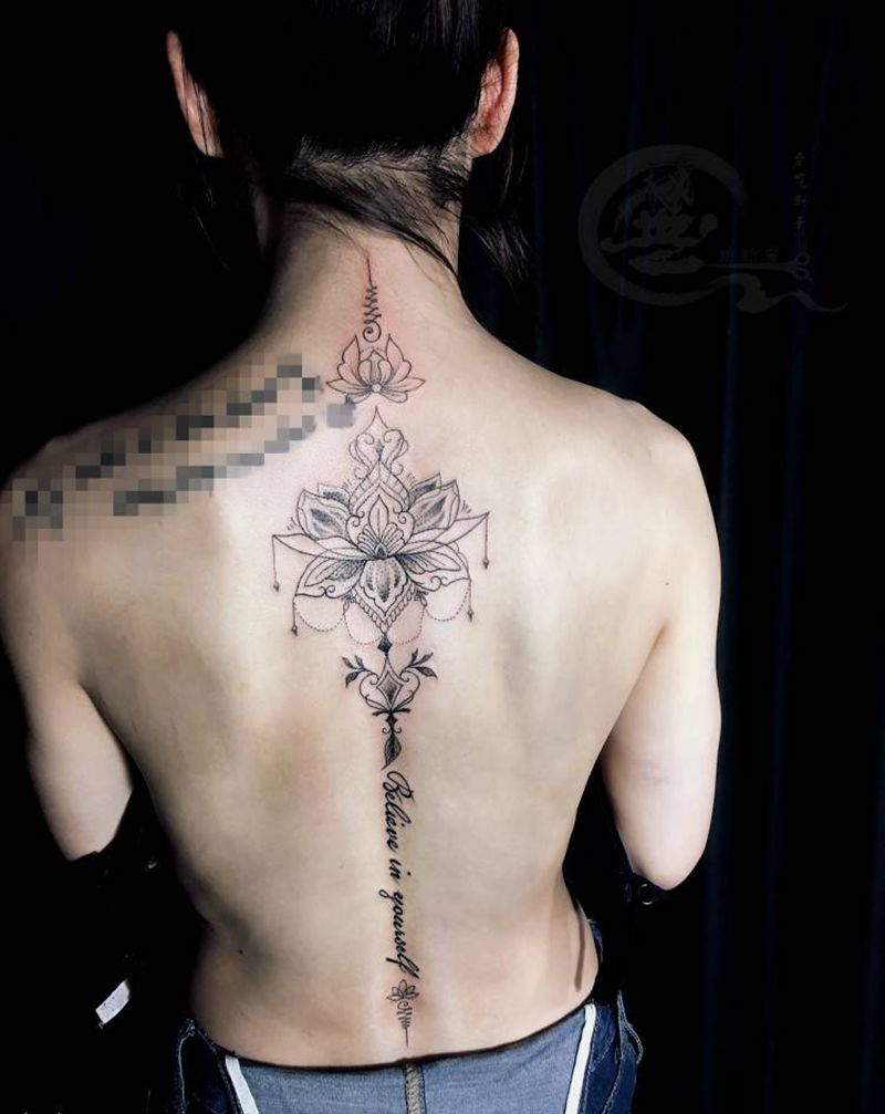脊椎纹身纹身图片_背部纹身图案