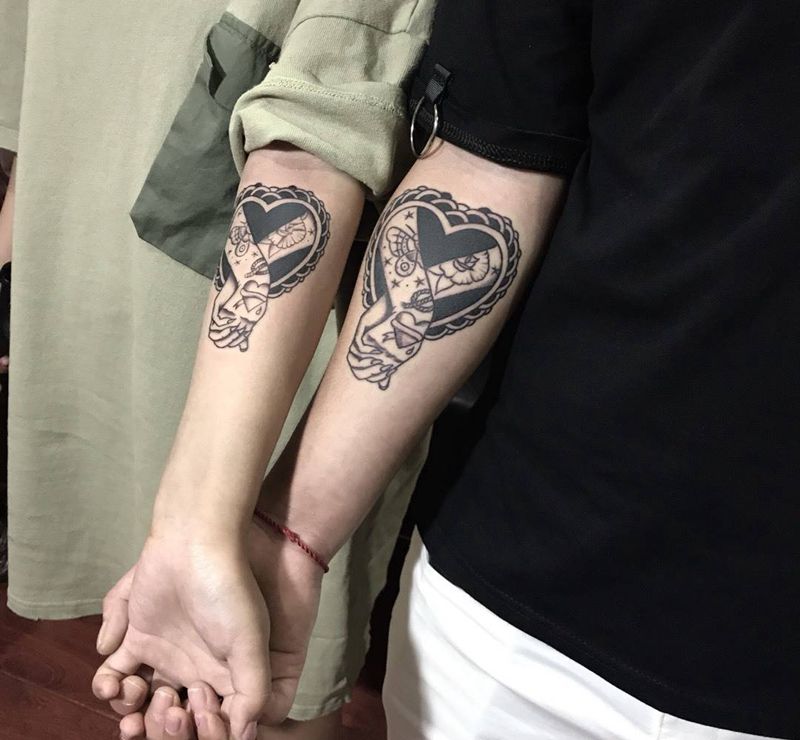 情侣纹身纹身图片_成品手部手臂欧美人物情侣呀呀刺青纹身图案