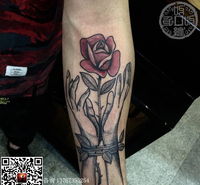 带刺玫瑰纹身图片_成品手臂手部欧美写实清新人物植物呀呀刺青纹身图案