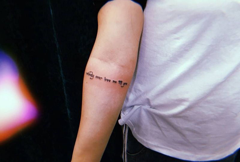 字母纹身纹身图片_成品背部手臂手部清新字符纹身图案