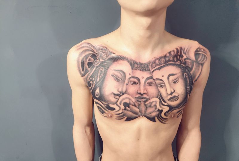 三面佛纹身图片_胸部纹身图案