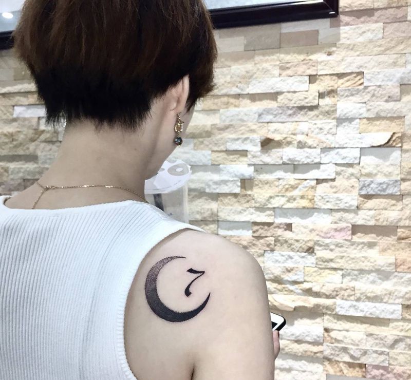 小清新幸运数字纹身图片_成品肩部背部清新字符纹身图案