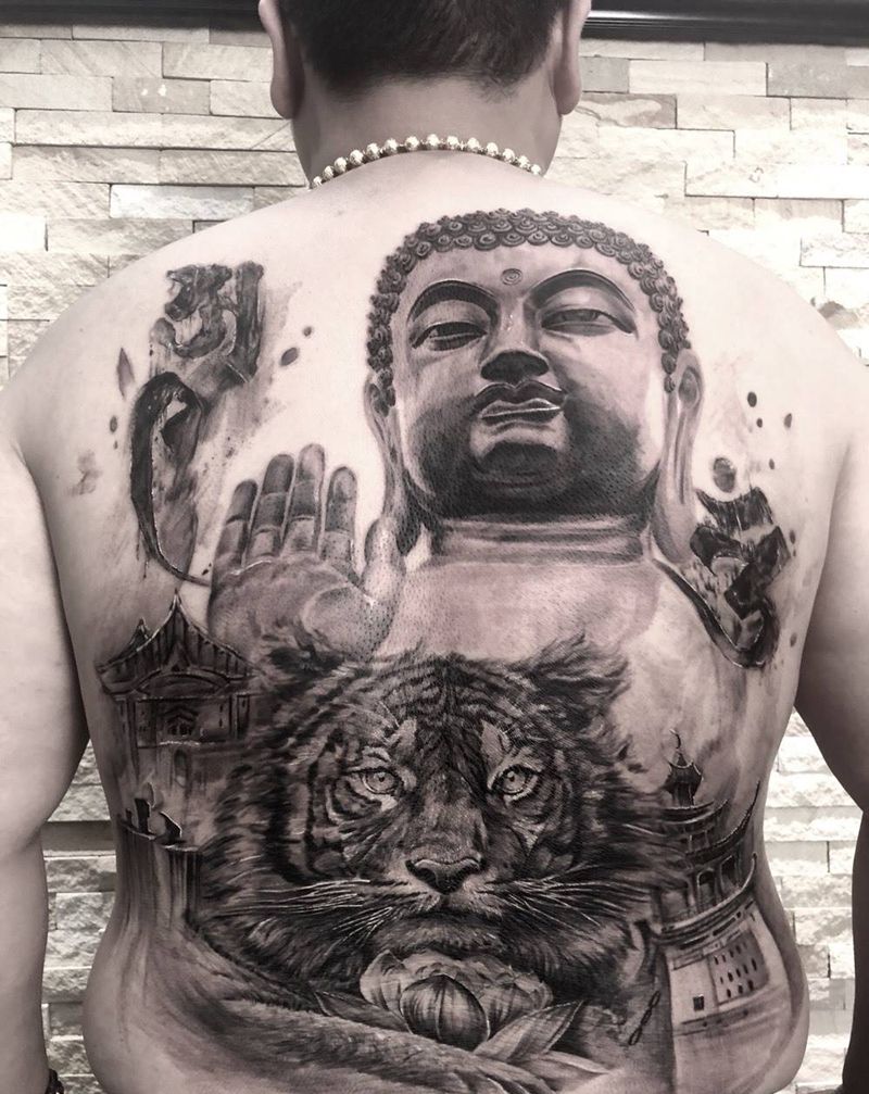 驻店纹身师满背作品纹身图片_成品背部传统写实肖像人物鬼神动物植物纹身图案