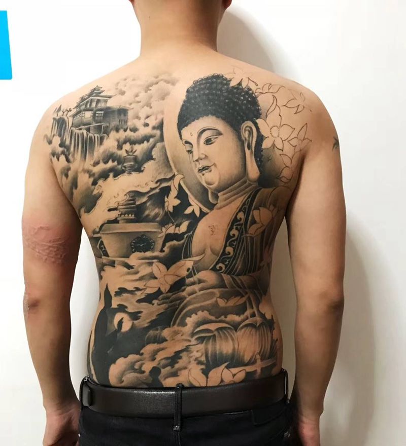 满背佛纹身图片_背部纹身图案
