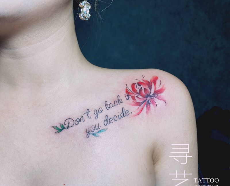 锁骨彼岸花纹身图片_胸部水彩彼岸花纹身图案
