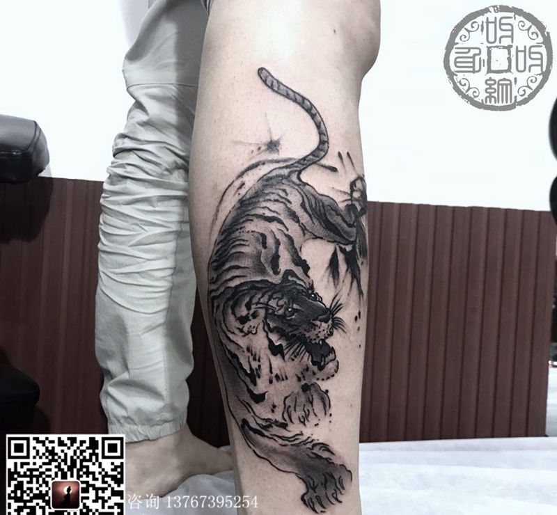 虎纹身图片_成品腿部脚部国画传统动物呀呀刺青纹身图案