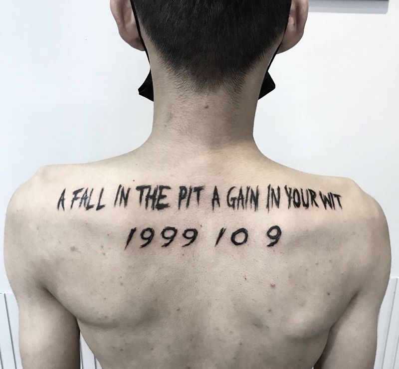 字纹身图片_背部字符纹身图案