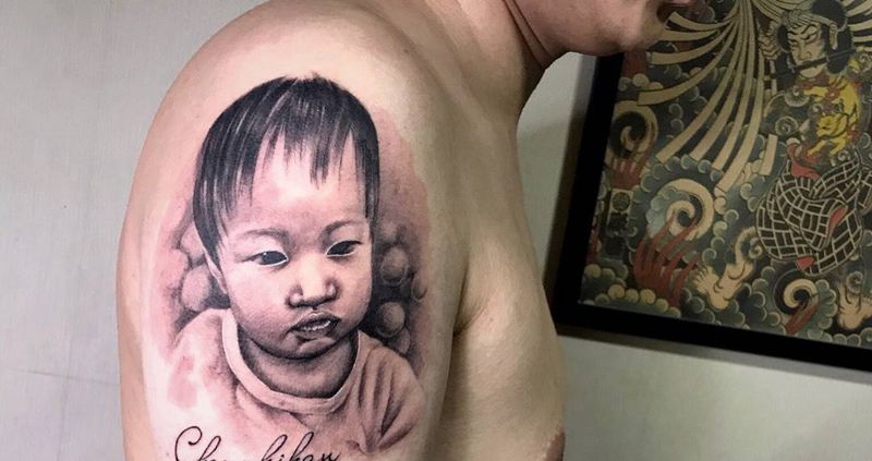 # 又一位宝宝#纹身图片_成品手臂写实肖像清新人物原创反骨刺青培训纹身图案