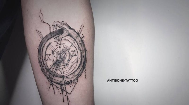 # 贪吃蛇#纹身图片_手臂几何点刺纹身图案