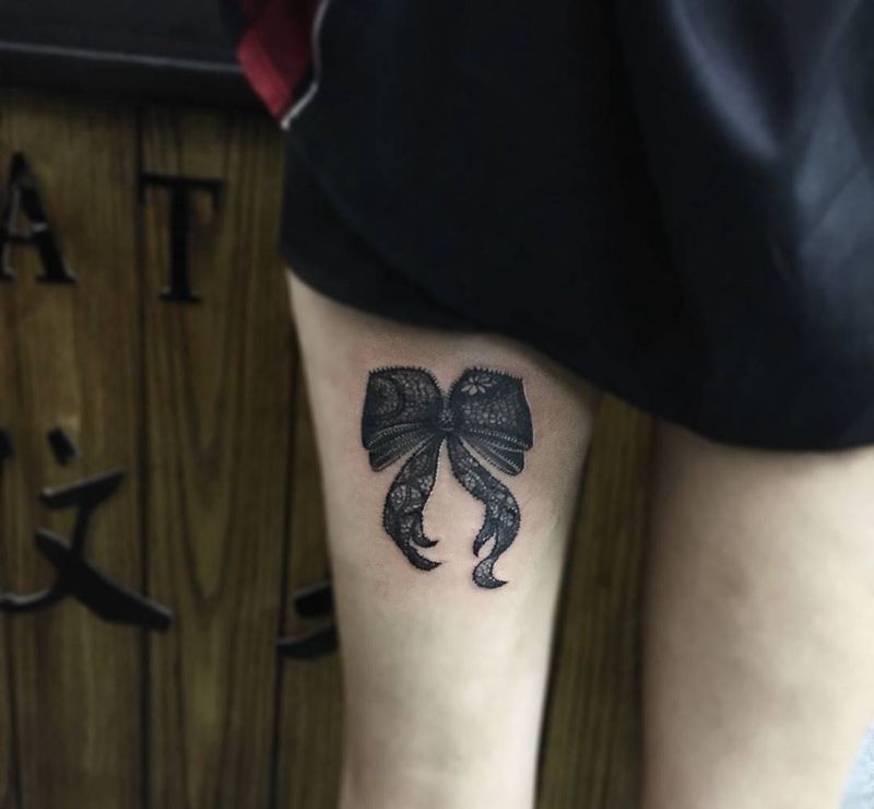 蕾丝蝴蝶结纹身图片_成品腿部清新欧美纹身图案