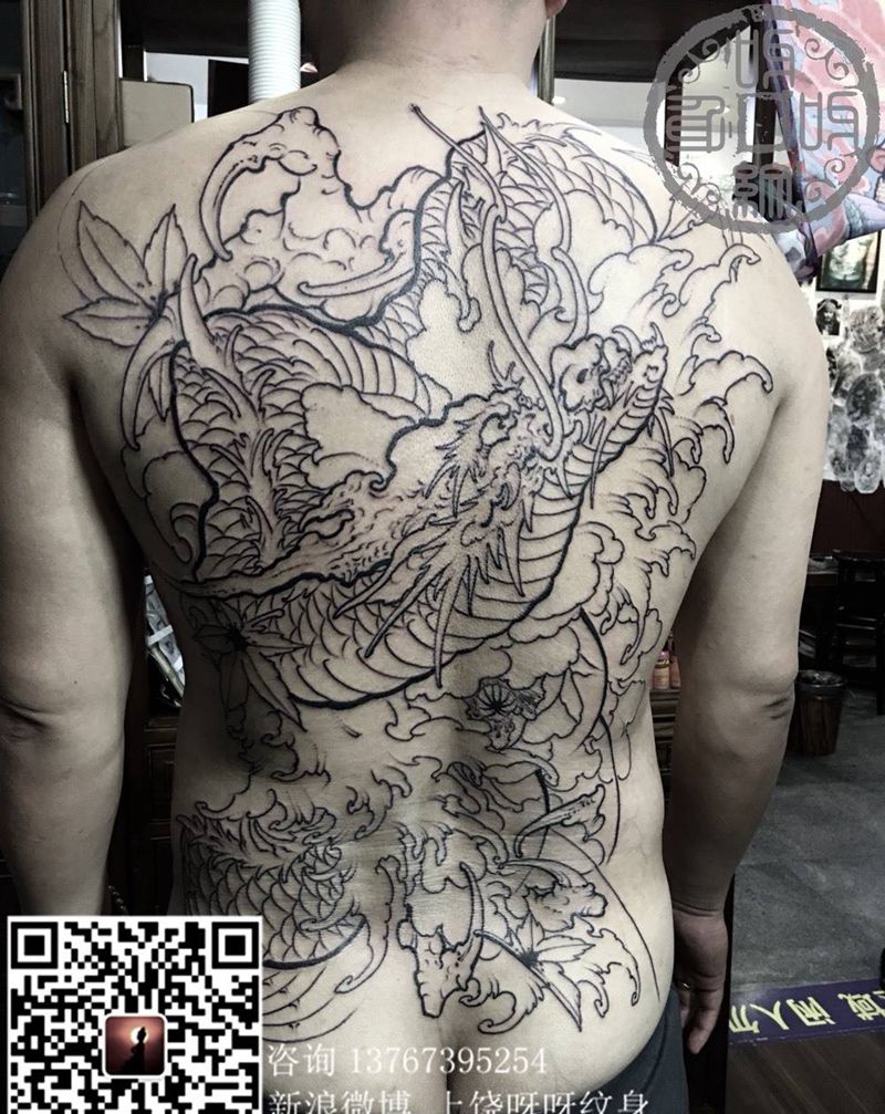 未完成彩色满背龙抬头纹身图片_成品背部传统动物植物呀呀刺青纹身图案