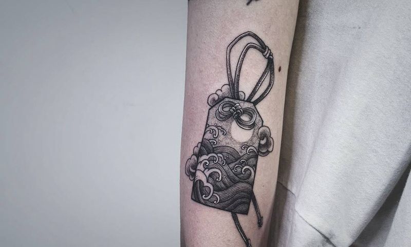 大年初二＃ 敬业福＃纹身图片_手臂腿部点刺老传统浪花符纹身图案