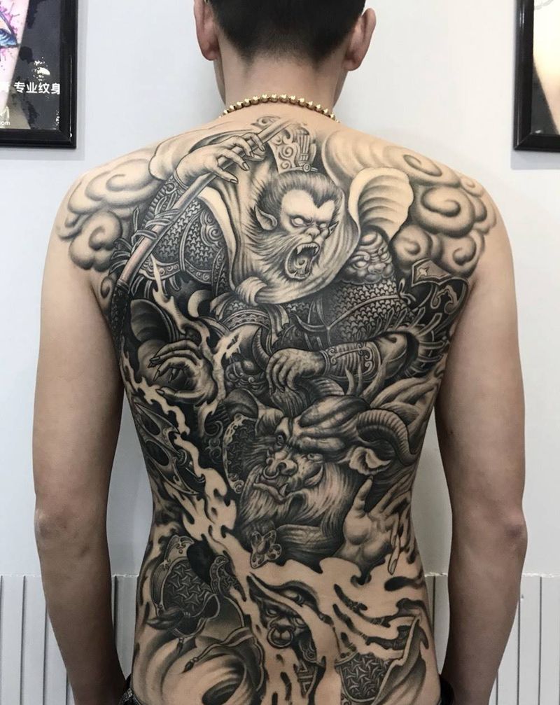 孙悟空大战牛魔王纹身图片_成品背部传统鬼神纹身图案