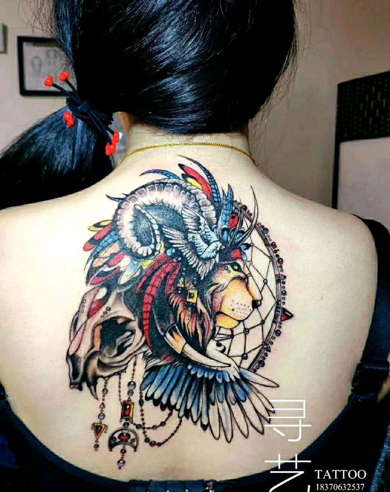 狮子纹身图片_背部水彩欧美写实狮子纹身图案