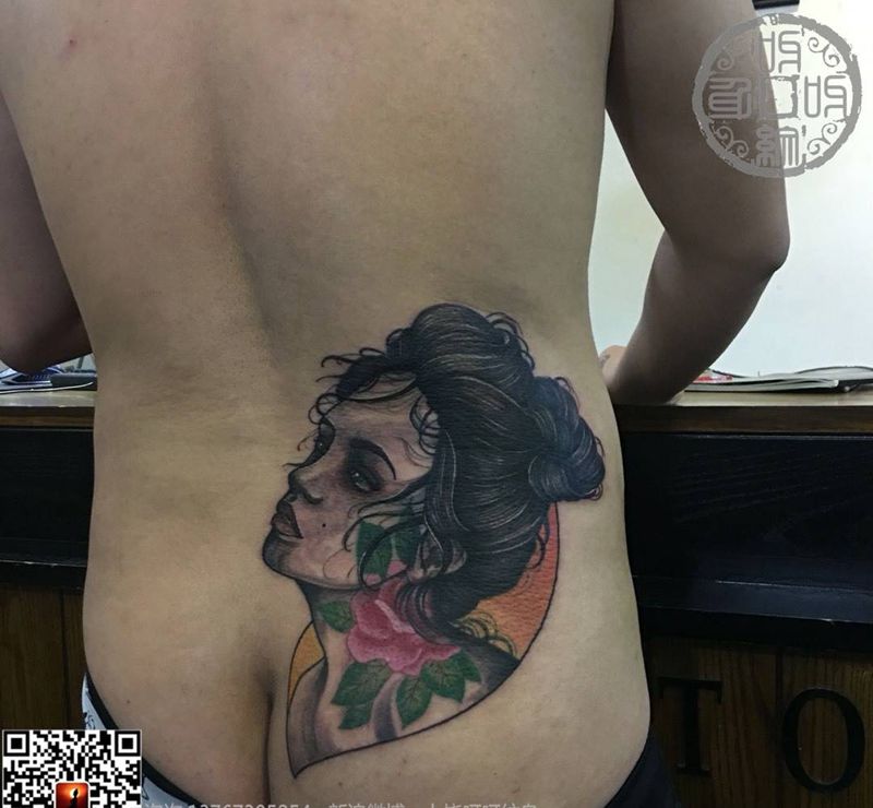 妞妞纹身图片_成品腰部欧美人物疤痕遮盖呀呀刺青纹身图案