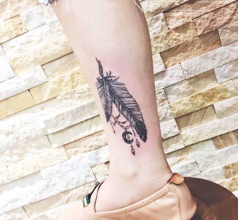 羽毛纹身图片_成品脚部腿部清新传统写实欧美几何静物纹身图案