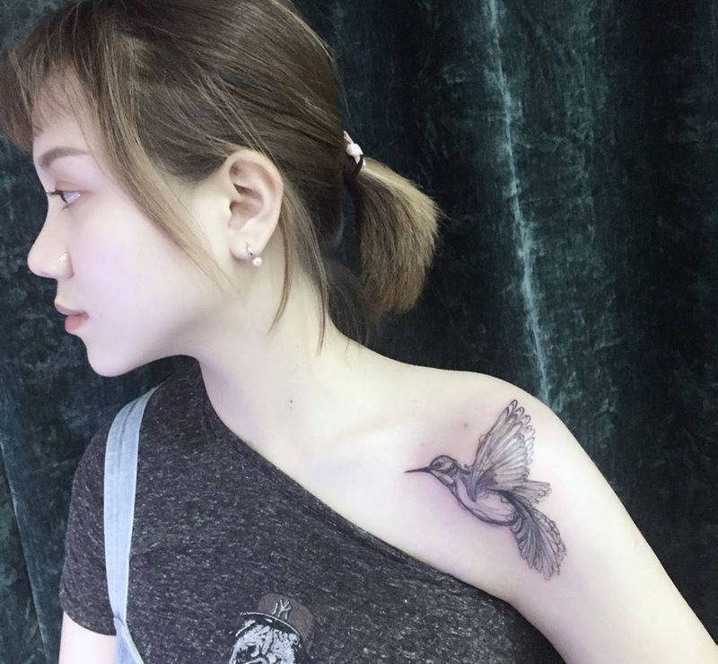 线条鸟纹身图片_成品肩部手臂手部胸部清新动物纹身图案