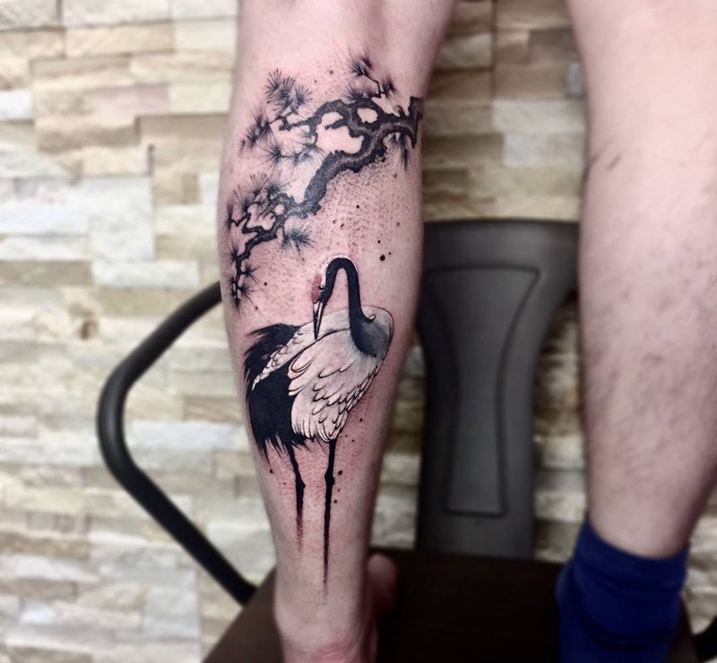 松鹤延年纹身图片_成品腿部脚部传统国画植物动物纹身图案