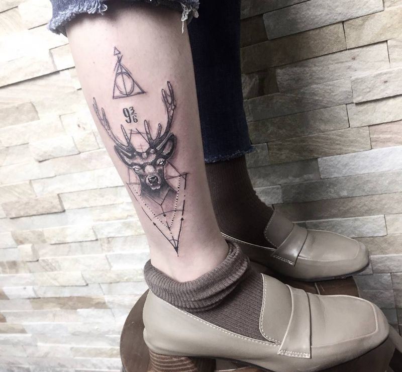 几何鹿纹身图片_成品腿部脚部清新动物纹身图案