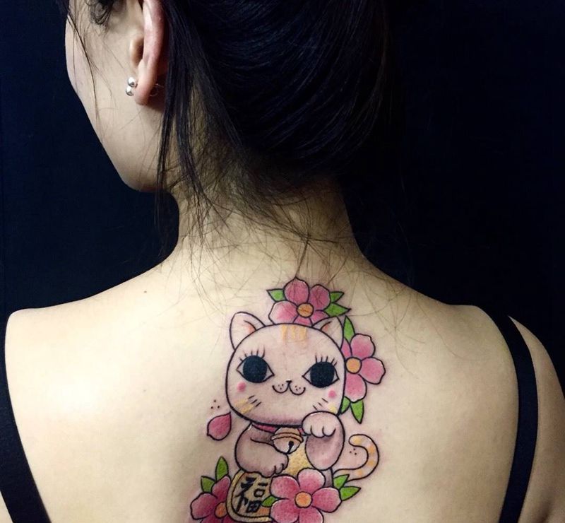 招财喵纹身图片_成品背部传统清新动物植物呀呀刺青纹身图案