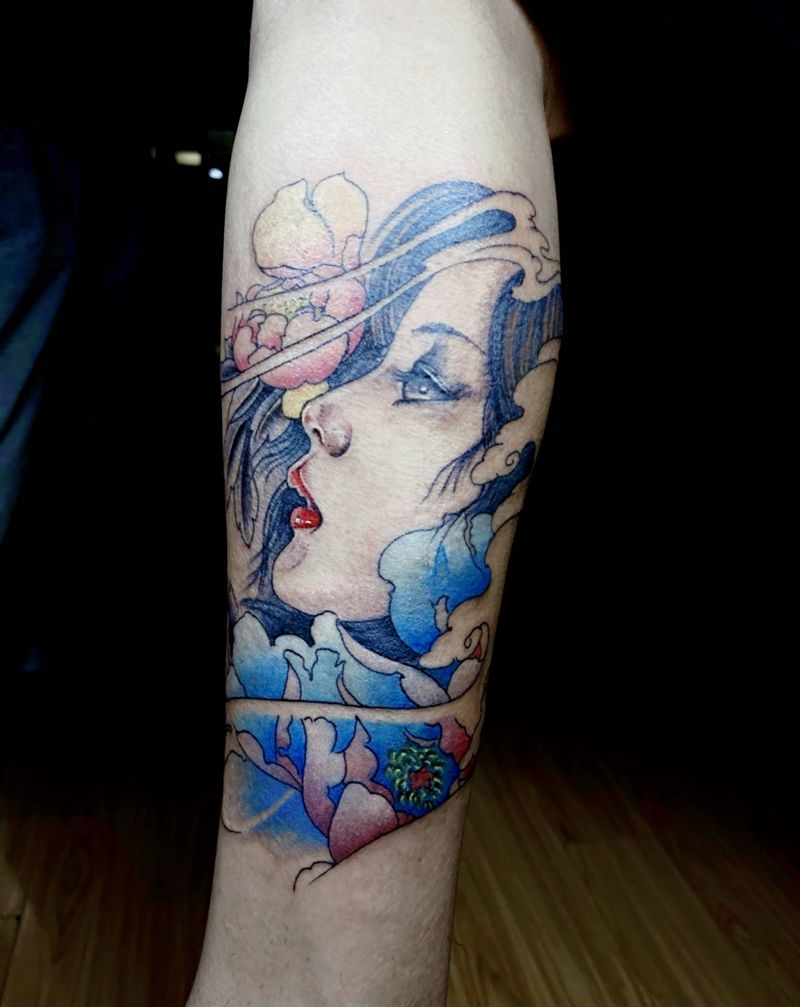 小腿美女纹身图片_腿部水彩新传统艺妓纹身图案