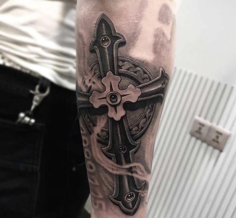 十字架纹身图片_成品手部手臂欧美字符宗教纹身图案