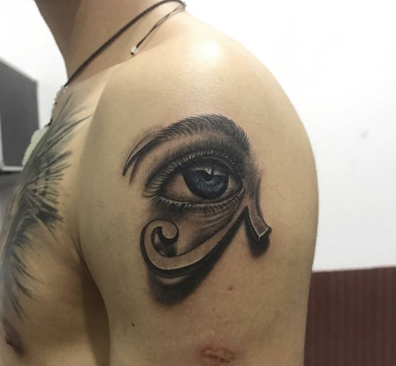 蓝眼睛纹身图片_成品手部手臂欧美写实肖像人物图腾呀呀刺青纹身图案