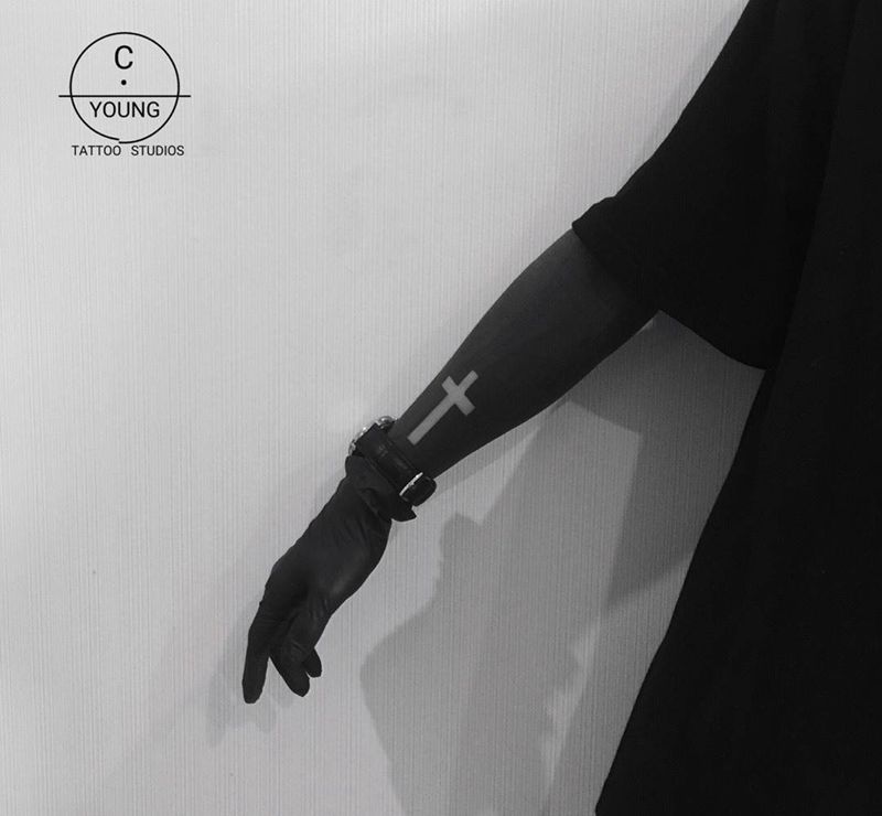 黑臂 ✝️纹身图片_成品几何手臂黑臂宗教鬼神纹身图案