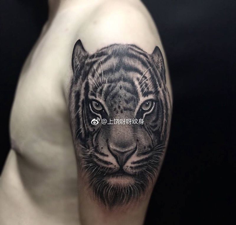 写实虎头纹身图片_成品手部手臂写实欧美传统动物纹身图案
