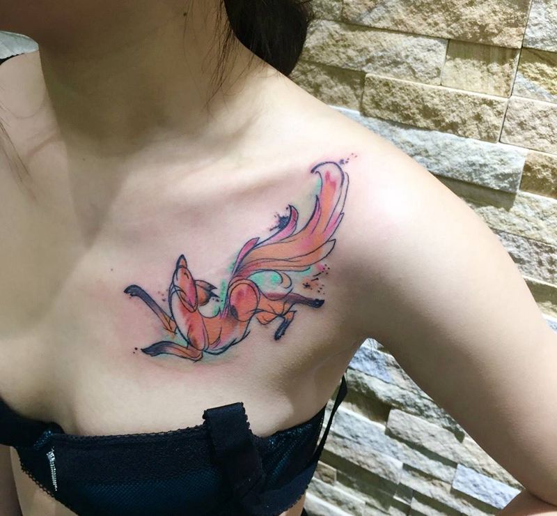 狐狸纹身图片_成品颈部胸部清新动物纹身图案