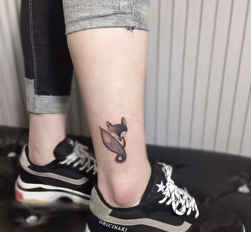 清新小狐狸纹身图片_成品腿部脚部清新动物纹身图案