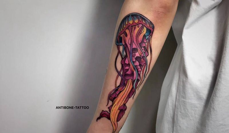 # 水母#纹身图片_手臂腿部New School水彩水母纹身图案