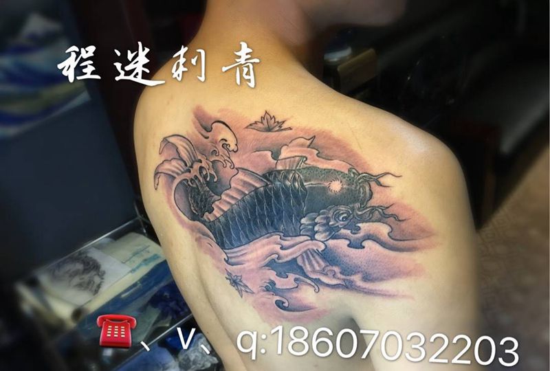 鲤鱼遮盖纹身图片